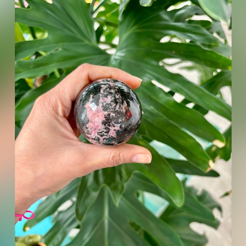 Rhodonite sphere - Picture 4 of 5